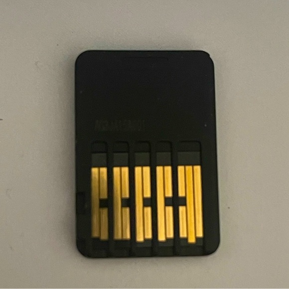 Luigis Mansion game cartridge for switch - Picture 2 of 2